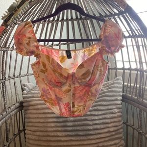 Windsor cropped floral corset top ALL PRICES ARE NEGOTIABLE